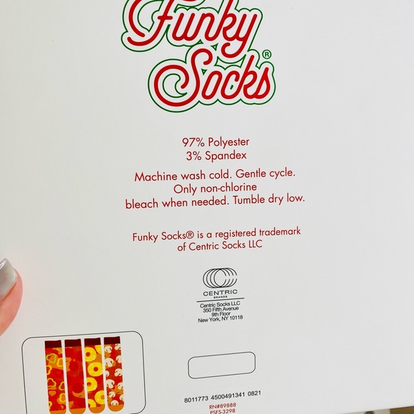 ⭐️Pizza lovers ⭐️🍕♥️ NWT box of 4 pairs of pizza socks - Picture 4 of 4